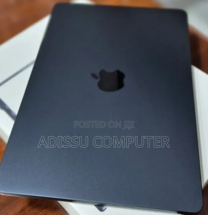 New Laptop Apple MacBook Air 2022 M2 8GB Apple M2 SSD 256GB