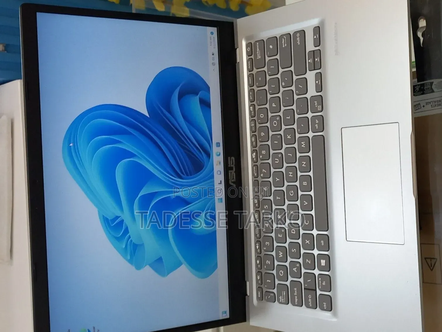 New Laptop Asus 8GB AMD A4 SSD 256GB