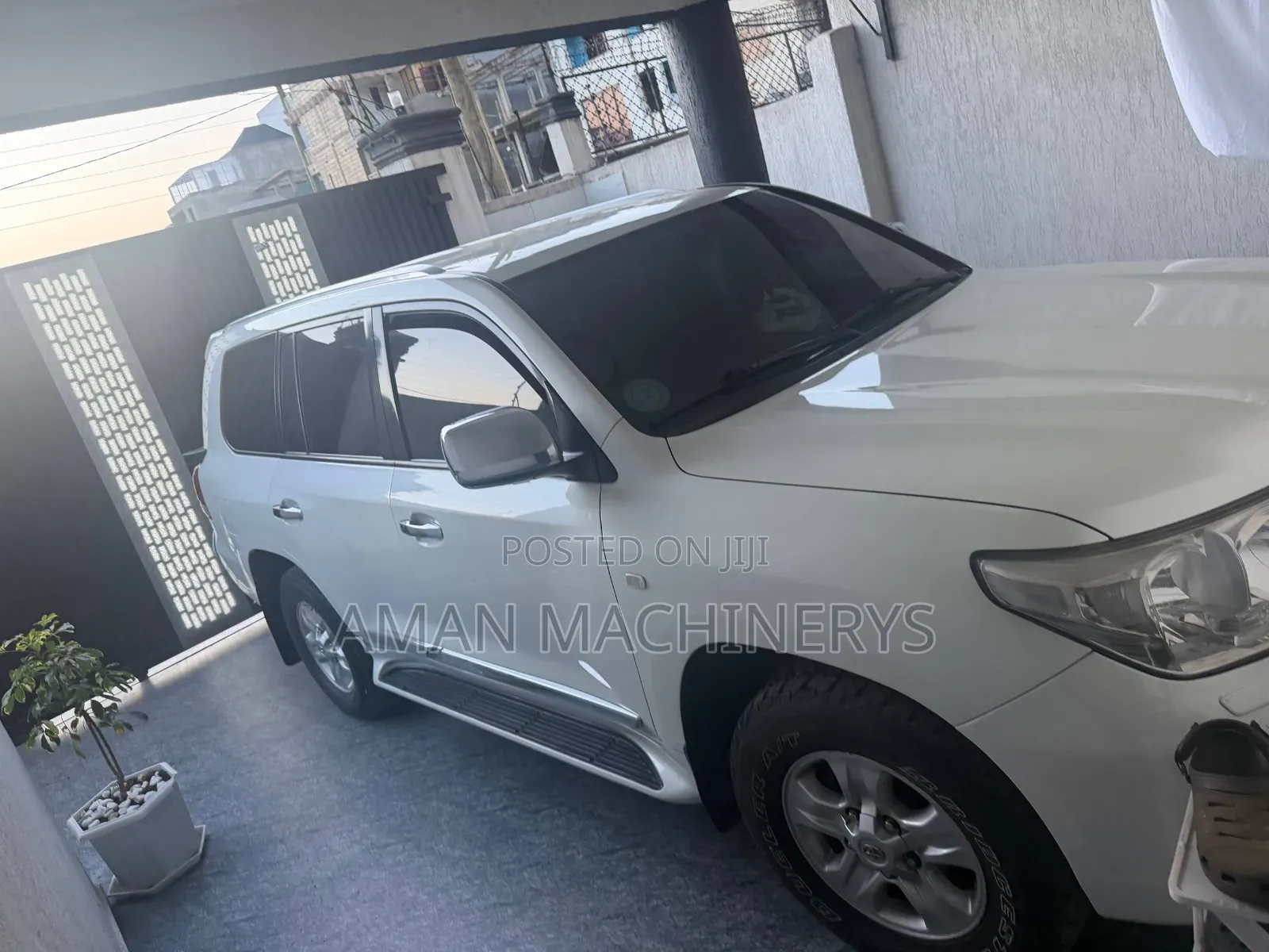 Toyota Land Cruiser 2009 White