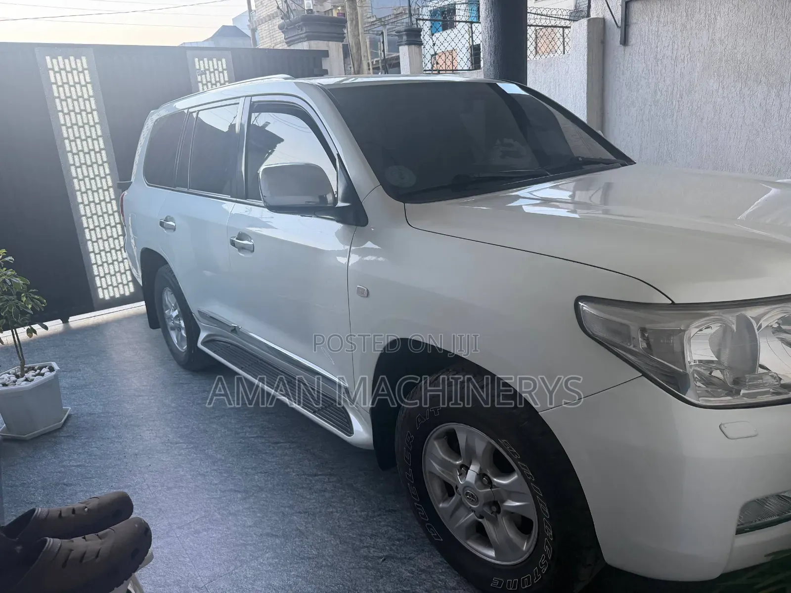 Toyota Land Cruiser 2009 White
