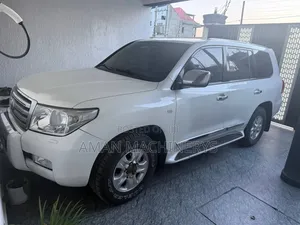 Toyota Land Cruiser 2009 White