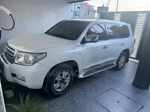 Toyota Land Cruiser 2009 White