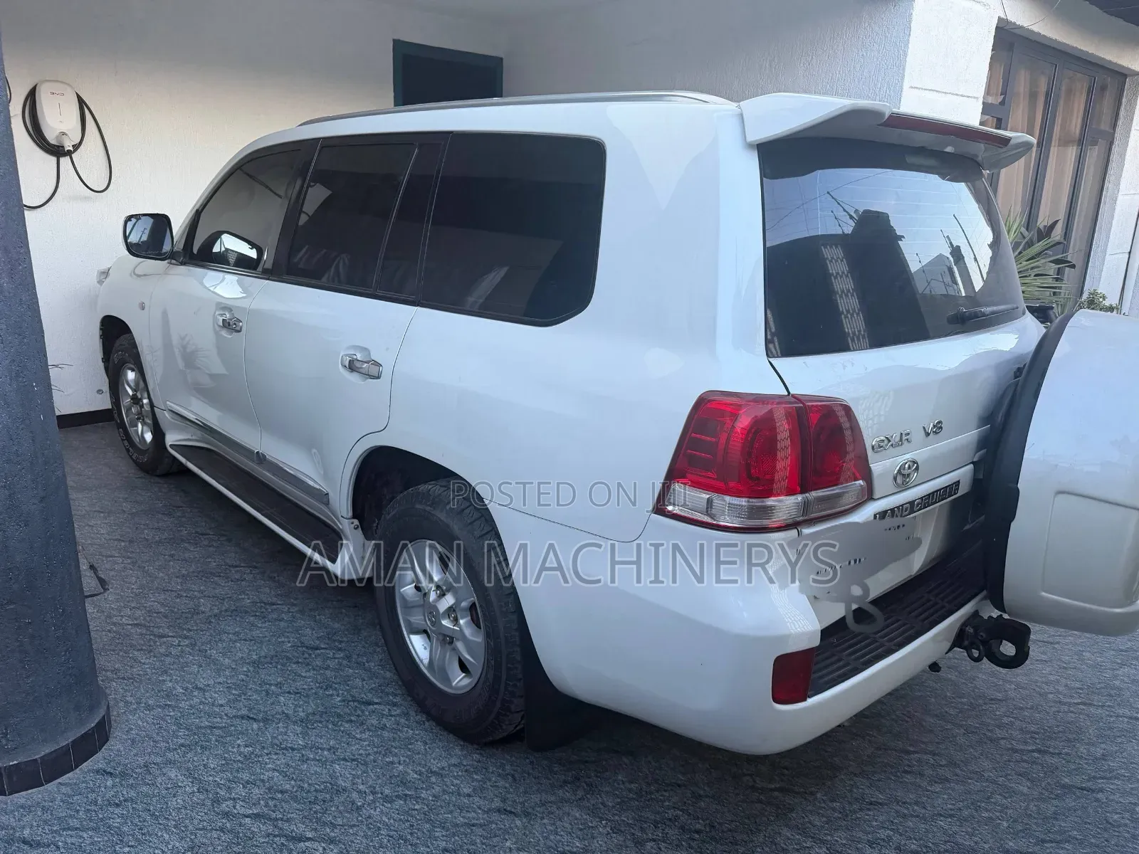 Toyota Land Cruiser 2009 White