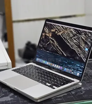 New Laptop Apple MacBook Pro 2020 32GB Intel Core i7 SSD 512GB