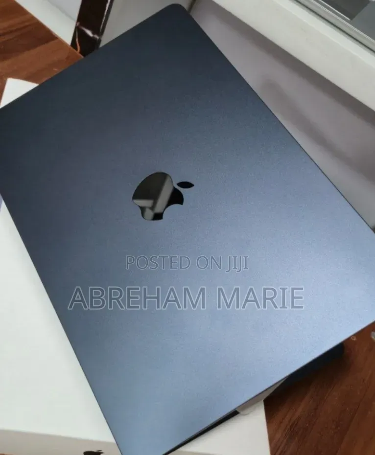 New Laptop Apple MacBook Air 2022 M2 8GB Apple M2 SSD 256GB