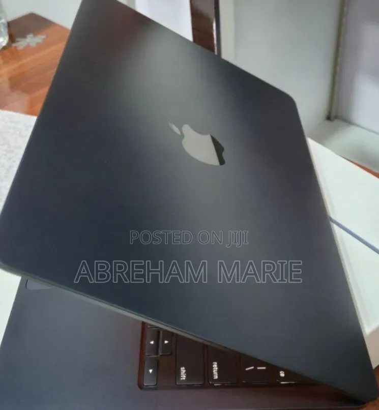 New Laptop Apple MacBook Air 2022 M2 8GB Apple M2 SSD 256GB