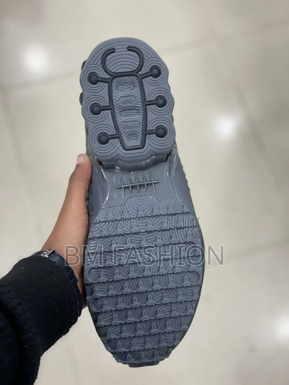 Nike Men’s Gray Athletic Sneakers – Sporty Cushioned Casual Shoes