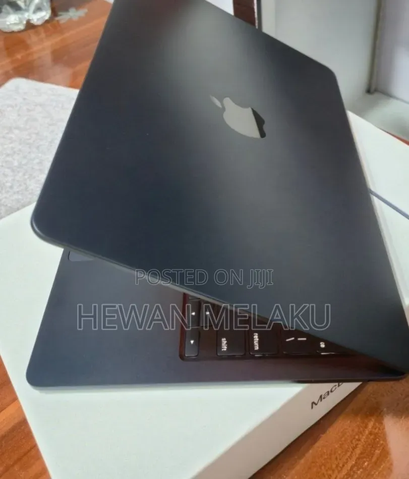 New Laptop Apple MacBook Air 2022 M2 8GB Apple M2 SSD 256GB