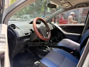 Toyota Yaris 2010 Silver