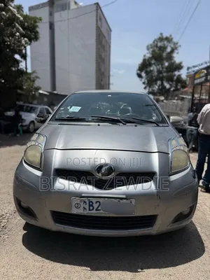 Toyota Yaris 2010 Silver