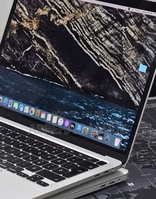 New Laptop Apple MacBook Pro 2020 32GB Intel Core i7 SSD 512GB