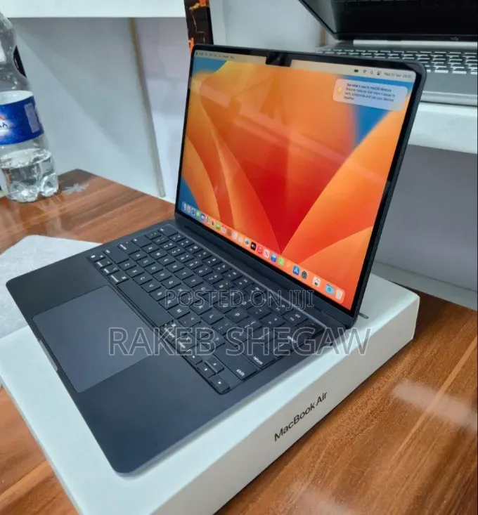 New Laptop Apple MacBook Air 2022 M2 8GB Apple M2 SSD 256GB