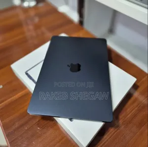 New Laptop Apple MacBook Air 2022 M2 8GB Apple M2 SSD 256GB