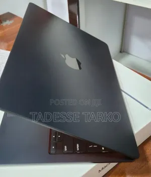 New Laptop Apple MacBook Air 2022 M2 8GB Apple M2 SSD 256GB