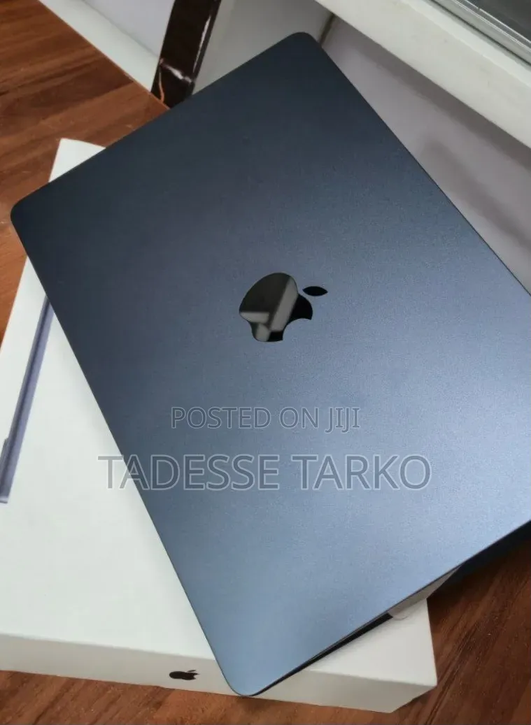 New Laptop Apple MacBook Air 2022 M2 8GB Apple M2 SSD 256GB