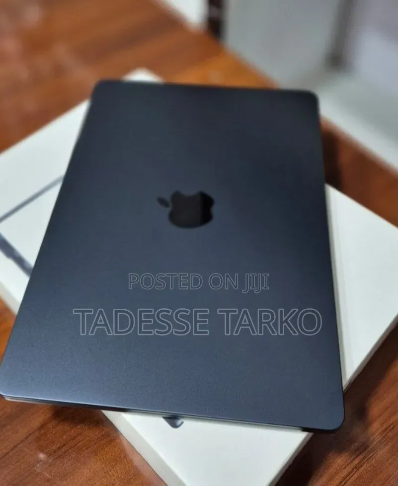 New Laptop Apple MacBook Air 2022 M2 8GB Apple M2 SSD 256GB