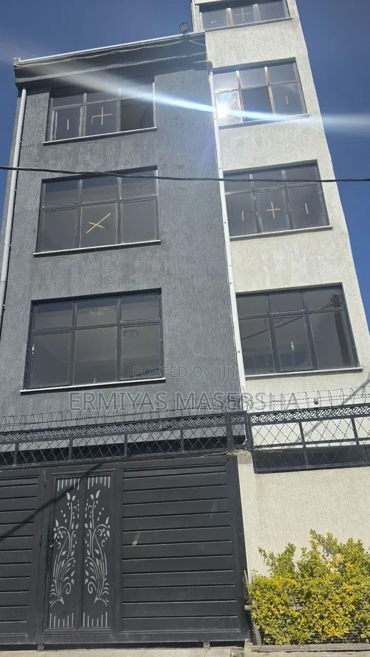 Furnished 6bdrm House in Yeka for sale