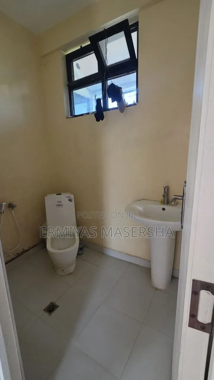 Furnished 6bdrm House in Yeka for sale