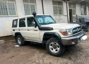 Toyota Land Cruiser 2017 White