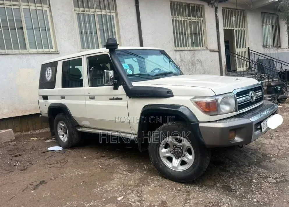 Toyota Land Cruiser 2017 White