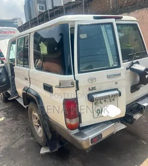 Toyota Land Cruiser 2017 White