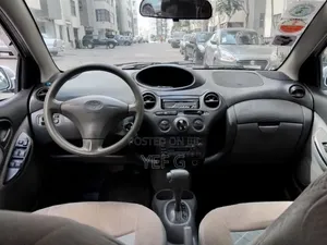Toyota Vitz 2001 Silver
