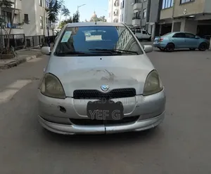 Toyota Vitz 2001 Silver