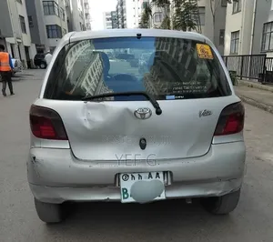 Toyota Vitz 2001 Silver