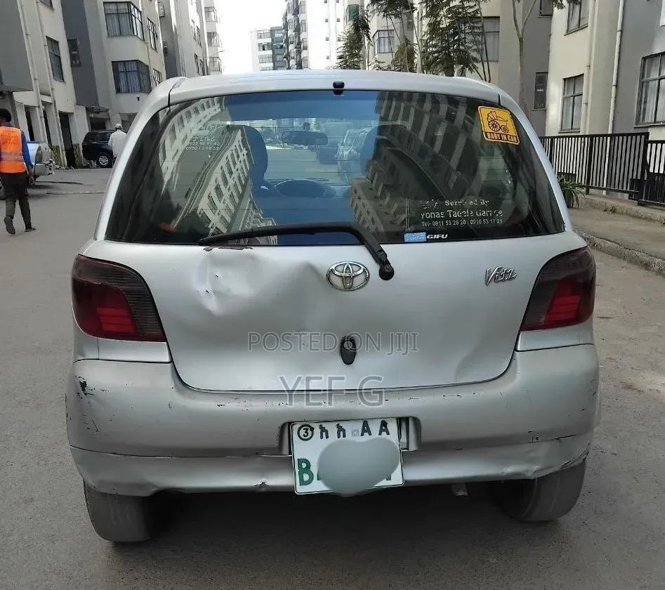 Toyota Vitz 2001 Silver