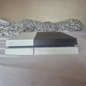 አሪፍ የሆነ Ps 4 Slim አለ ከ 2 Controlllllers ጋር