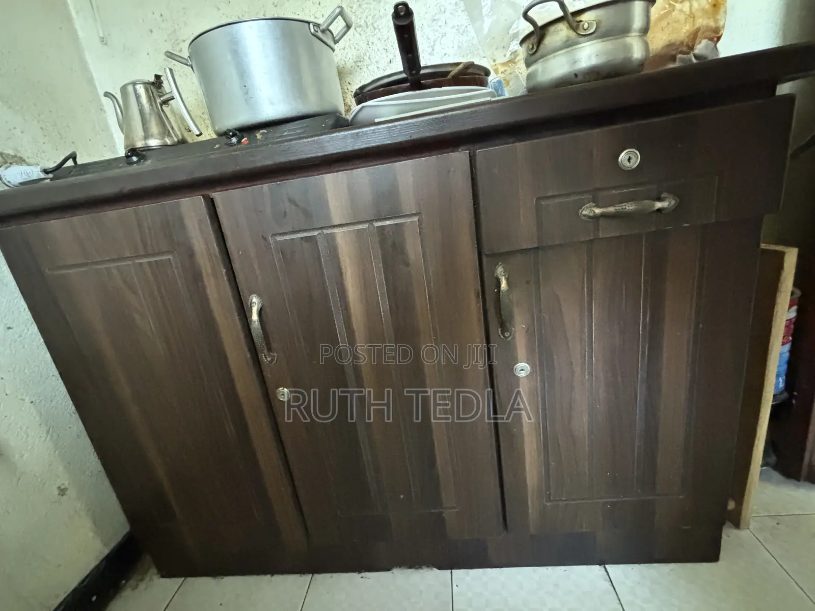Kitchen Cabinets Top and Bottoms