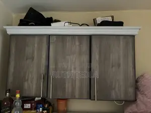 Kitchen Cabinets Top and Bottoms