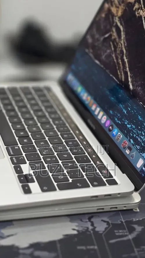 New Laptop Apple MacBook 2020 32GB Intel Core i7 SSD 512GB