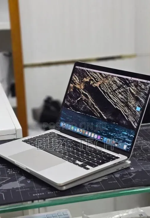 New Laptop Apple MacBook 2020 32GB Intel Core i7 SSD 512GB