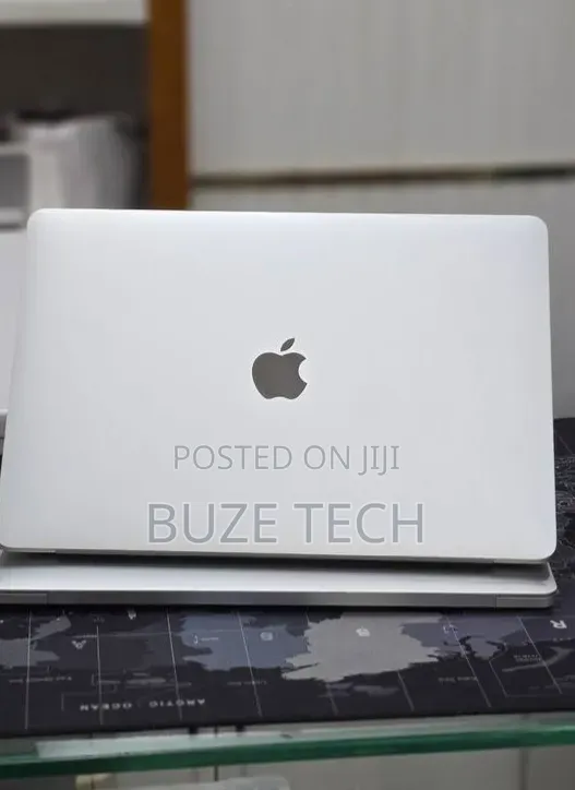 New Laptop Apple MacBook 2020 32GB Intel Core i7 SSD 512GB