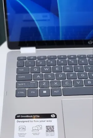 New Laptop HP OmniBook 5 Flip 16GB Intel Core i7 SSD 512GB