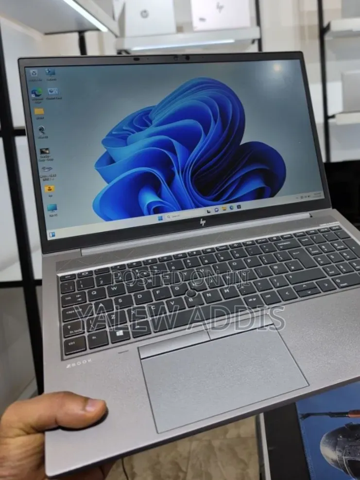 New Laptop HP ZBook Firefly G8 16GB Intel Core i7 SSD 512GB