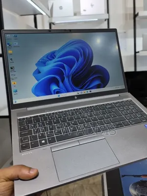 New Laptop HP ZBook Firefly G8 16GB Intel Core i7 SSD 512GB
