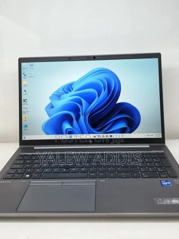 New Laptop HP ZBook Firefly G8 16GB Intel Core i7 SSD 512GB