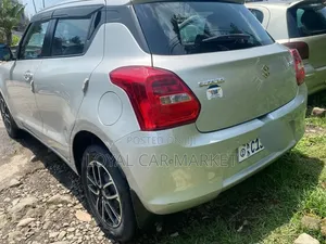 Suzuki Swift 2022 Silver