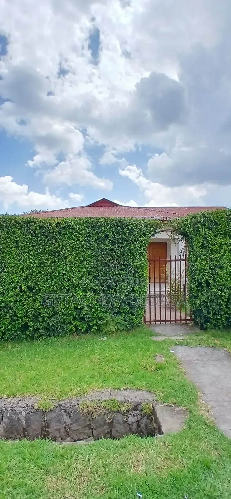 Furnished 5bdrm House in Ropack, Oromia-Finfinne for sale