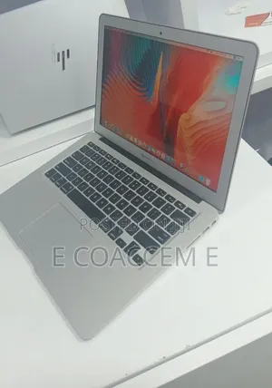 New Laptop Apple MacBook 8GB Intel Core i5 SSD 256GB