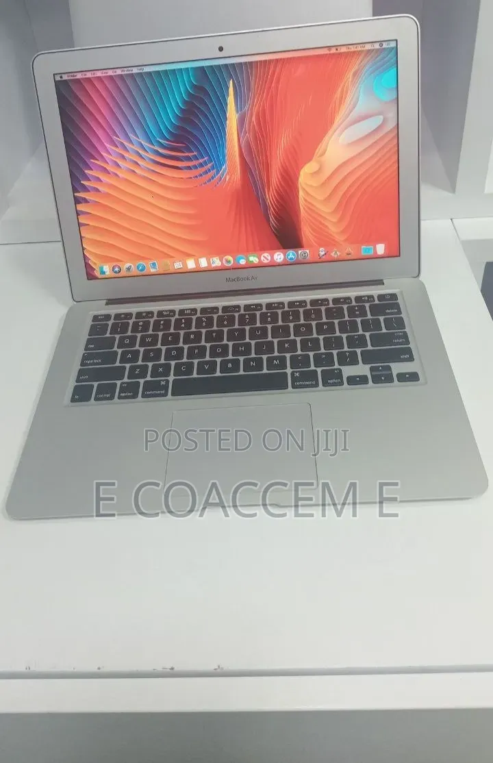 New Laptop Apple MacBook 8GB Intel Core i5 SSD 256GB