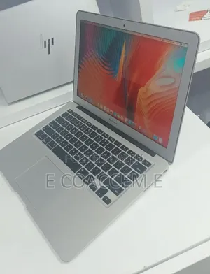 New Laptop Apple MacBook 8GB Intel Core i5 SSD 256GB