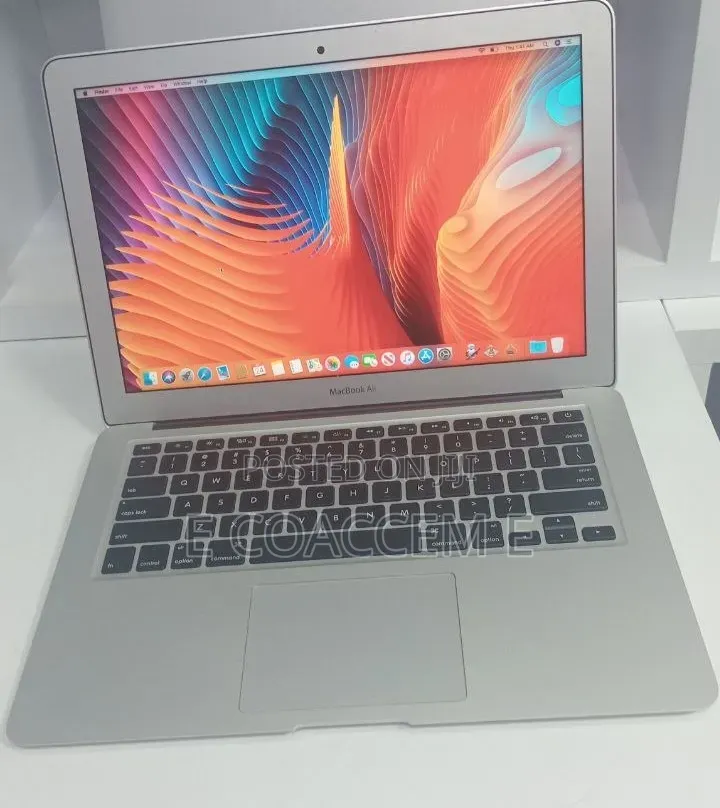 New Laptop Apple MacBook 8GB Intel Core i5 SSD 256GB