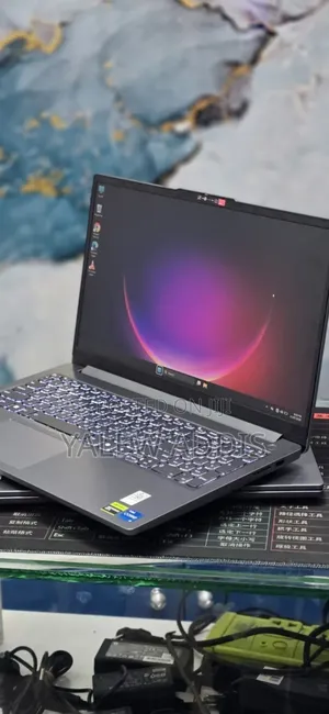 New Laptop Lenovo LOQ 15AHP10 16GB Intel Core i5 SSD 512GB