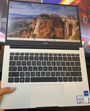 New Laptop Huawei MateBook 13 WRT-W19E 16GB Intel Core i7 SSD 512GB