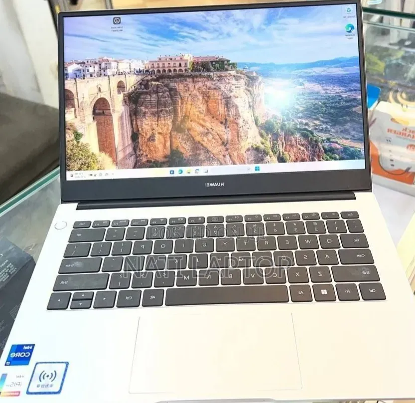 New Laptop Huawei MateBook 13 WRT-W19E 16GB Intel Core i7 SSD 512GB