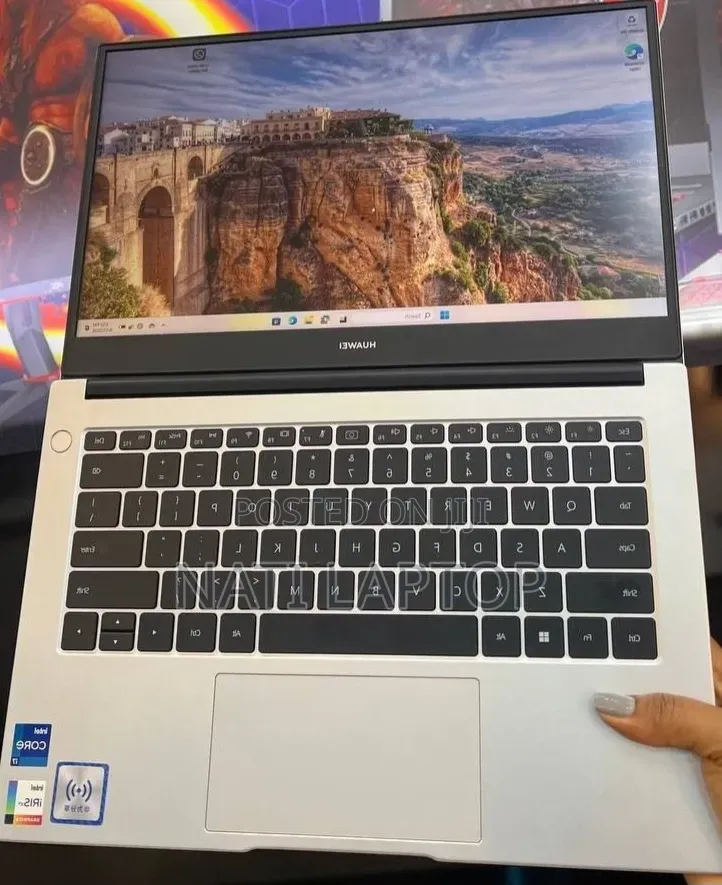 New Laptop Huawei MateBook 13 WRT-W19E 16GB Intel Core i7 SSD 512GB