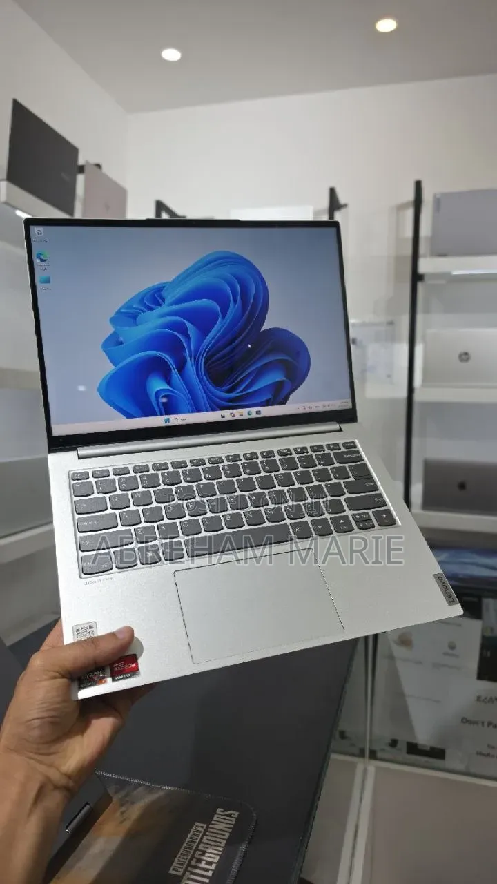 New Laptop Lenovo IdeaPad 1 16GB AMD Ryzen 7 SSD 512GB